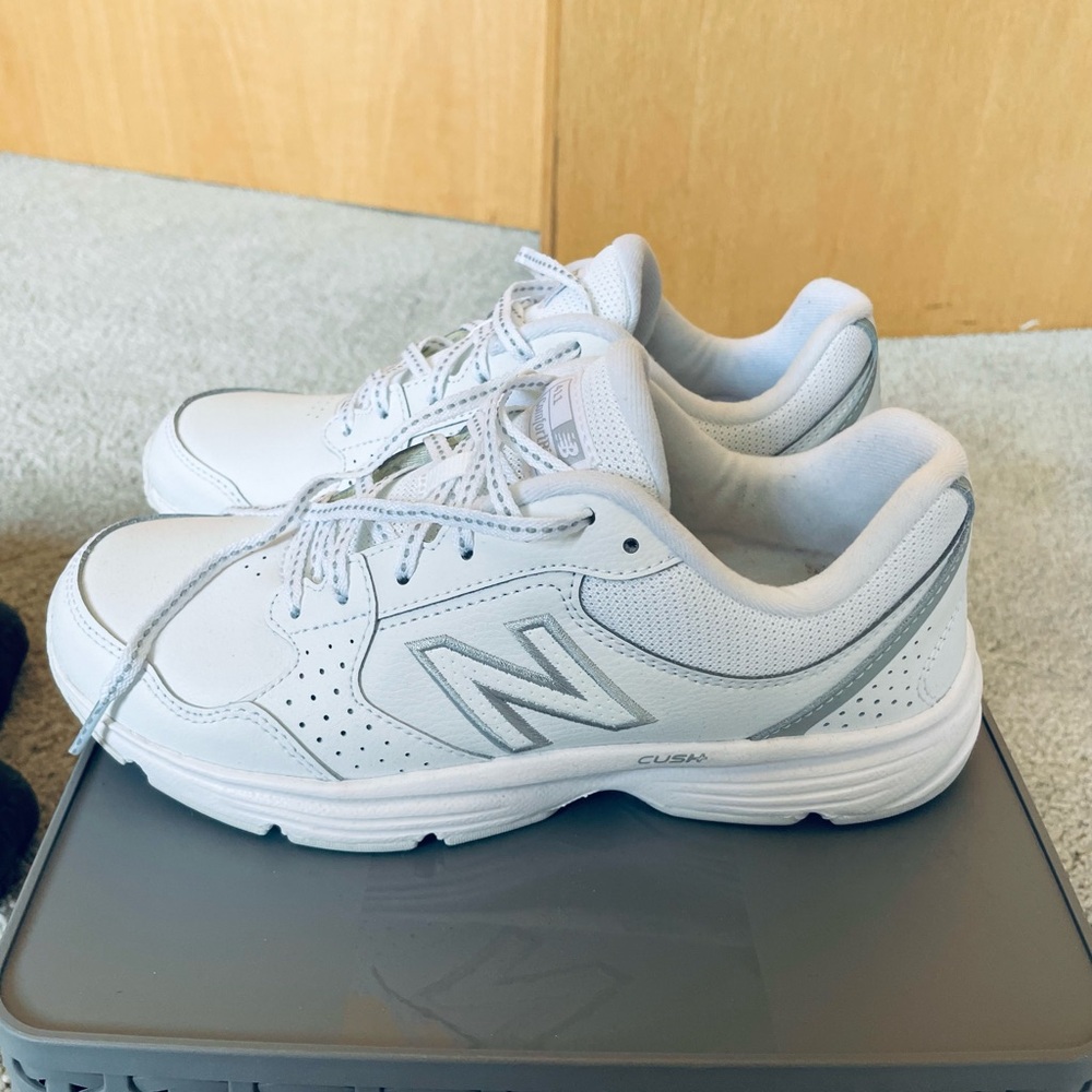 Athletic shoes